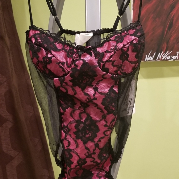 NWT One Piece Lace Teddy With Floral Detail By Jennifer Roberts - Picture 2 of 4